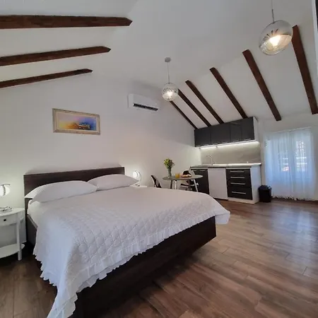 Rosalie Apartment