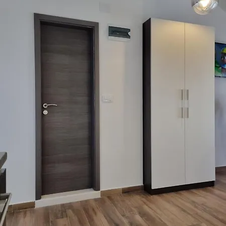 Rosalie Apartment *