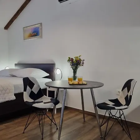 Rosalie Apartment