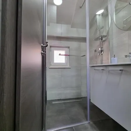 Rosalie Apartment *
